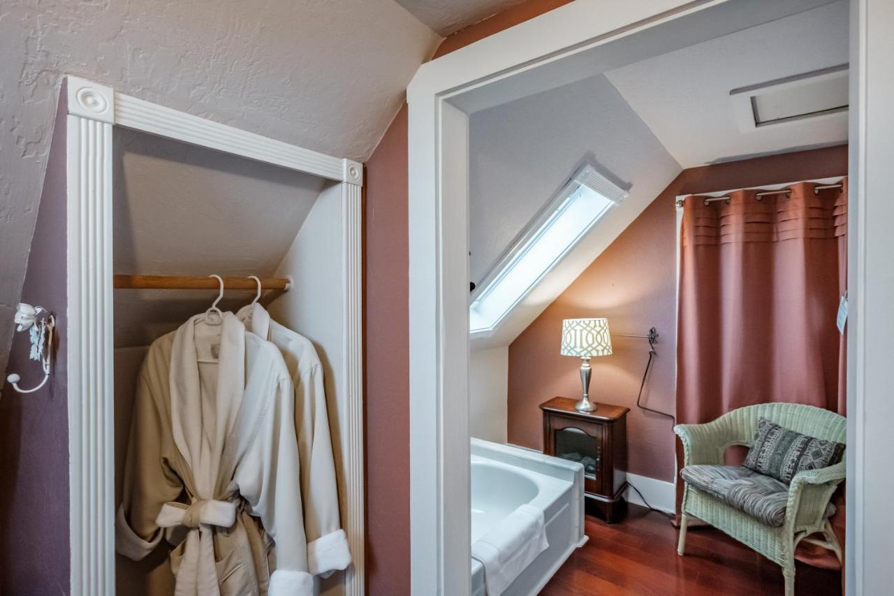 Mamere'S Guest House Monmouth Екстер'єр фото