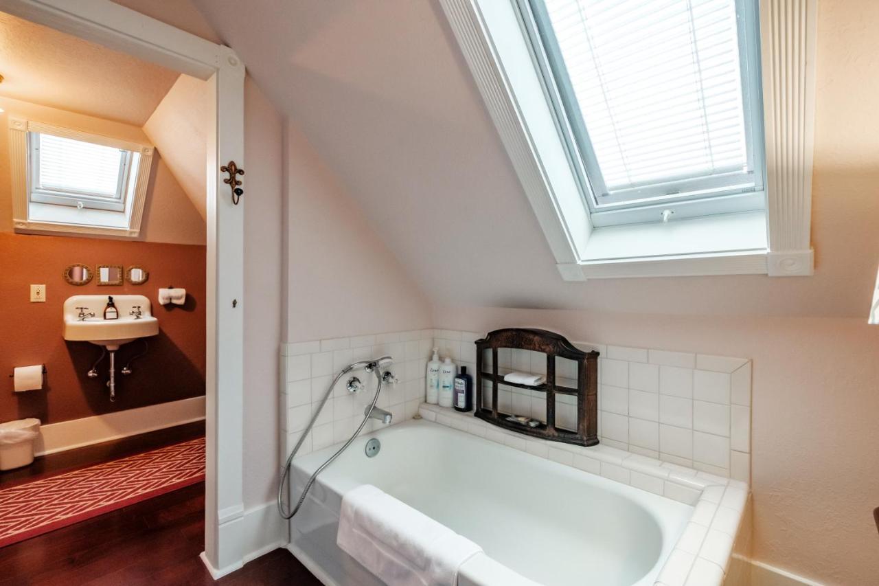 Mamere'S Guest House Monmouth Екстер'єр фото